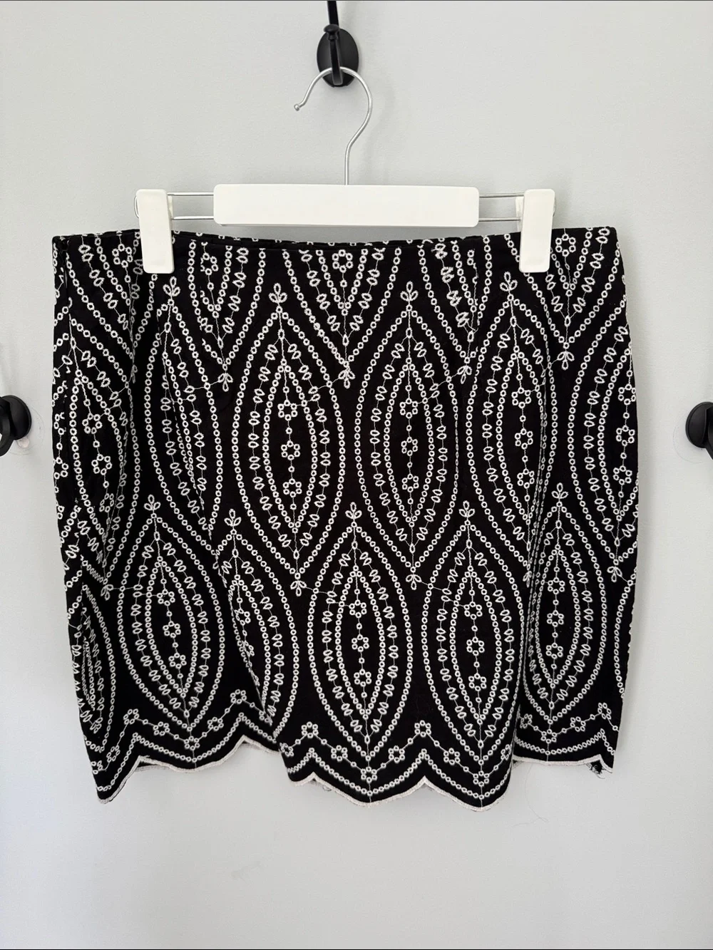 NWT Loft Black and White Embroidered Eyelet Pencil Skirt